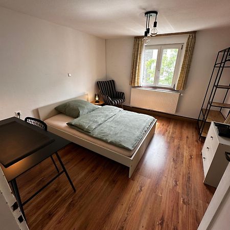 Einfaches Haus Mit Privatzimmern Und Gemeinschaftsraeumen Heilbronn Ngoại thất bức ảnh