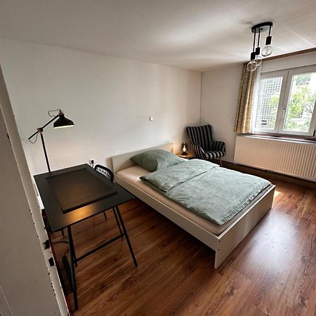 Einfaches Haus Mit Privatzimmern Und Gemeinschaftsraeumen Heilbronn Ngoại thất bức ảnh