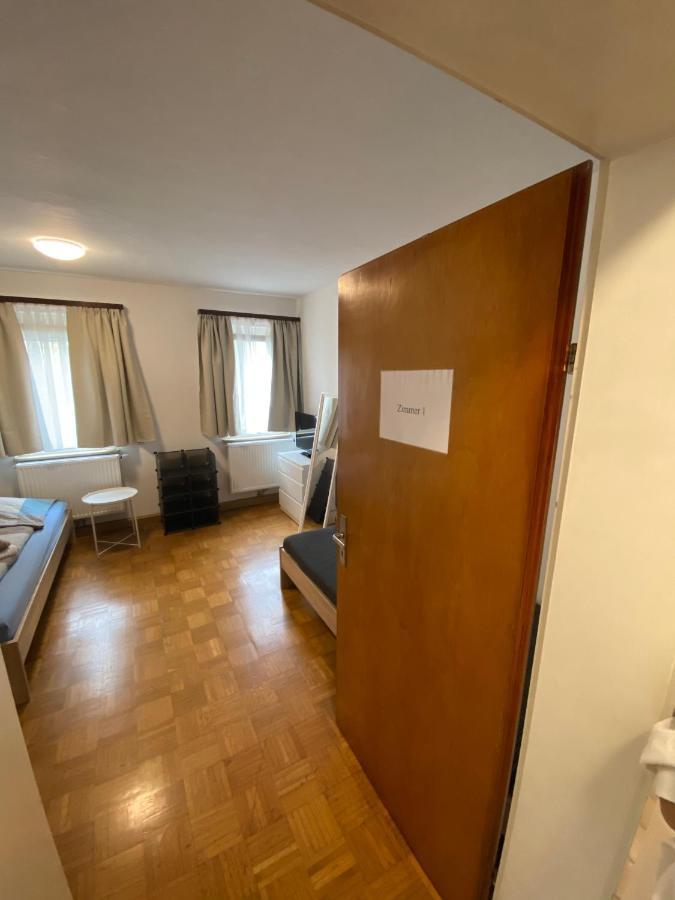 Einfaches Haus Mit Privatzimmern Und Gemeinschaftsraeumen Heilbronn Ngoại thất bức ảnh