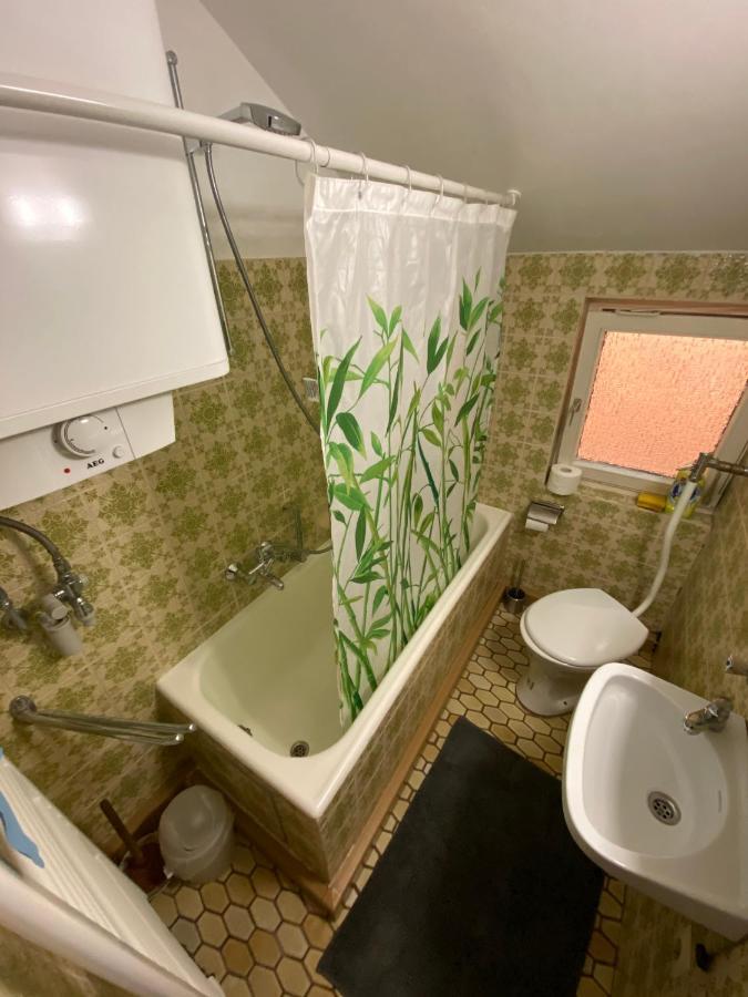 Einfaches Haus Mit Privatzimmern Und Gemeinschaftsraeumen Heilbronn Ngoại thất bức ảnh