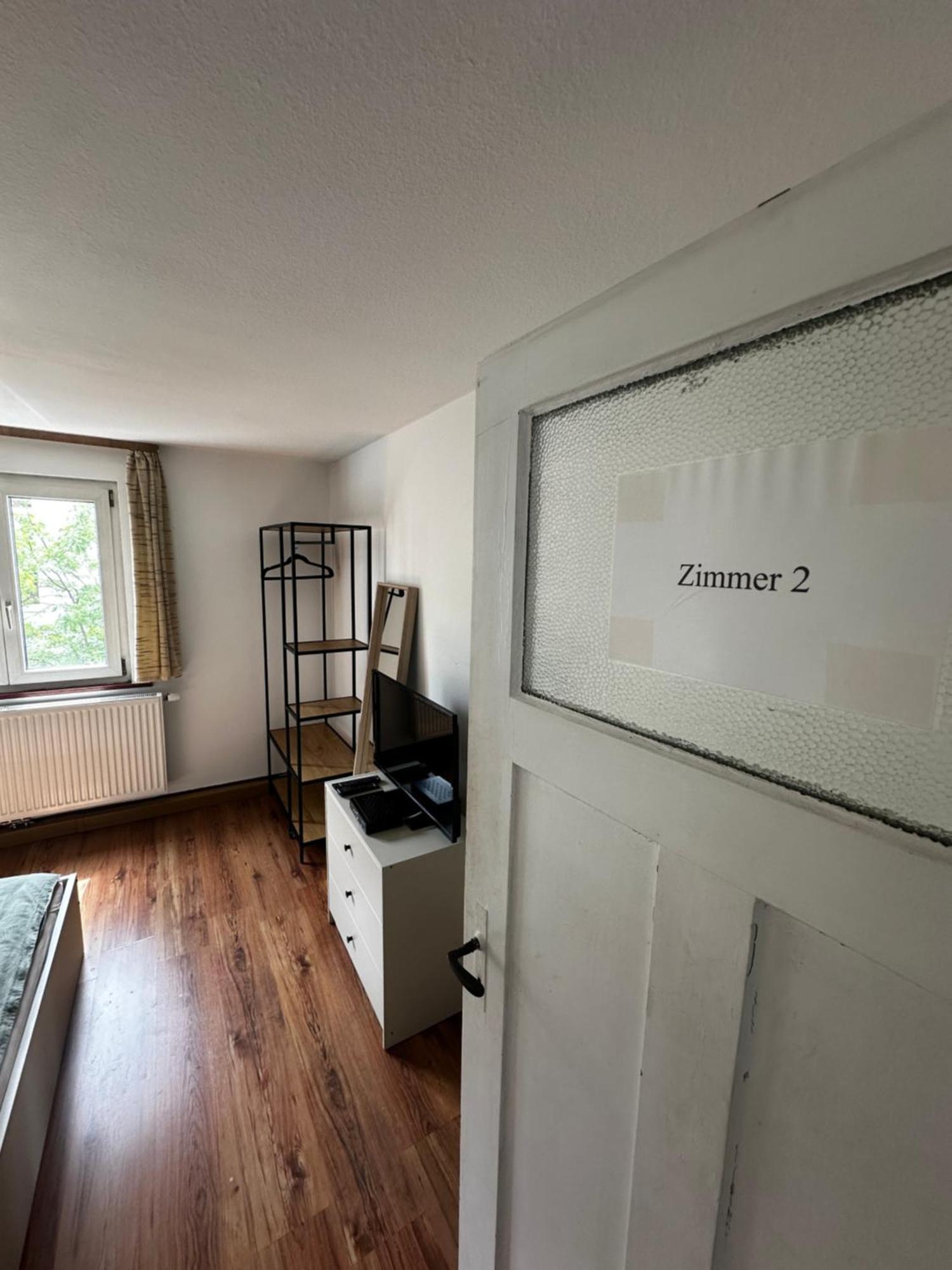 Einfaches Haus Mit Privatzimmern Und Gemeinschaftsraeumen Heilbronn Ngoại thất bức ảnh