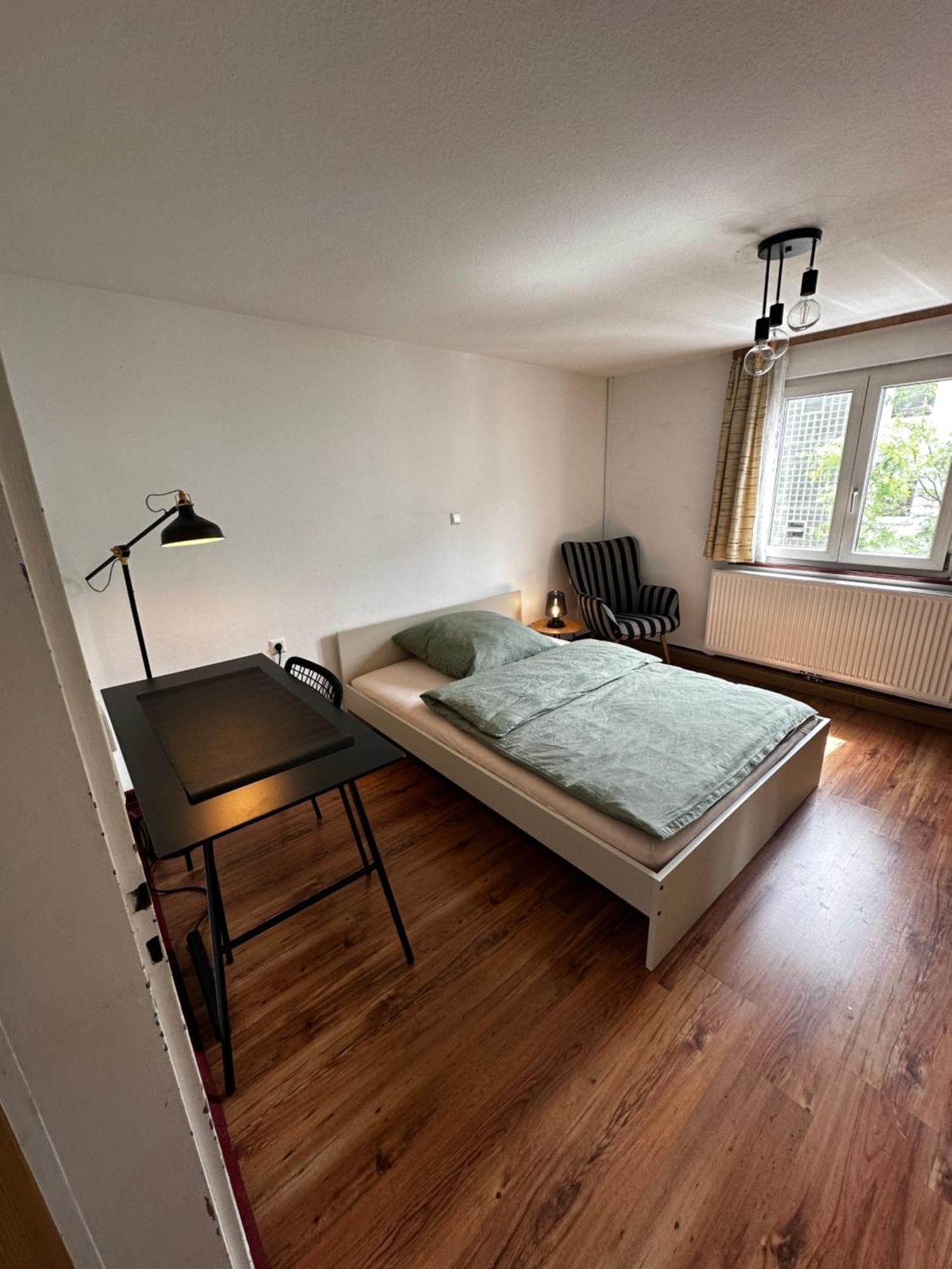 Einfaches Haus Mit Privatzimmern Und Gemeinschaftsraeumen Heilbronn Ngoại thất bức ảnh