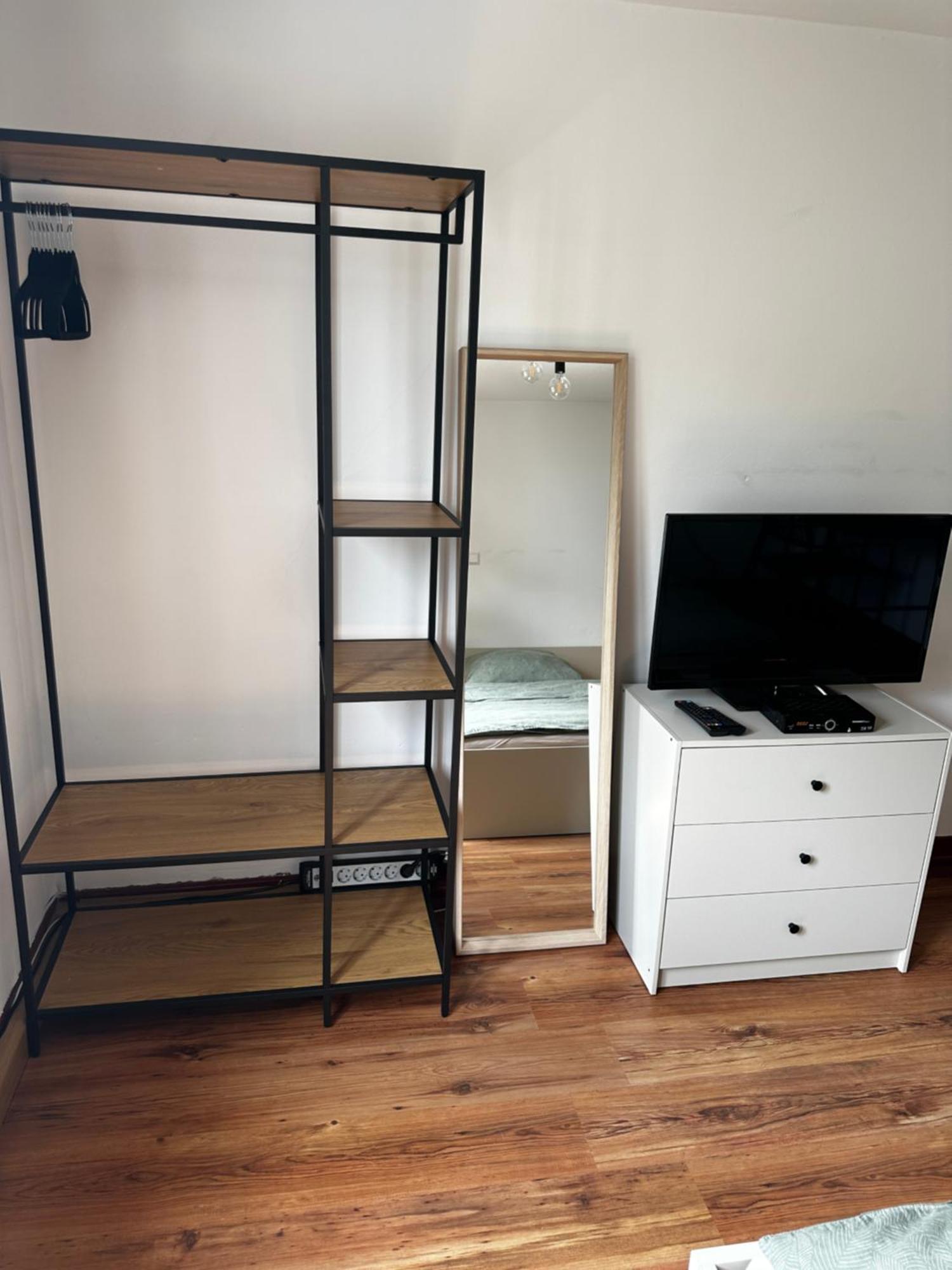Einfaches Haus Mit Privatzimmern Und Gemeinschaftsraeumen Heilbronn Ngoại thất bức ảnh