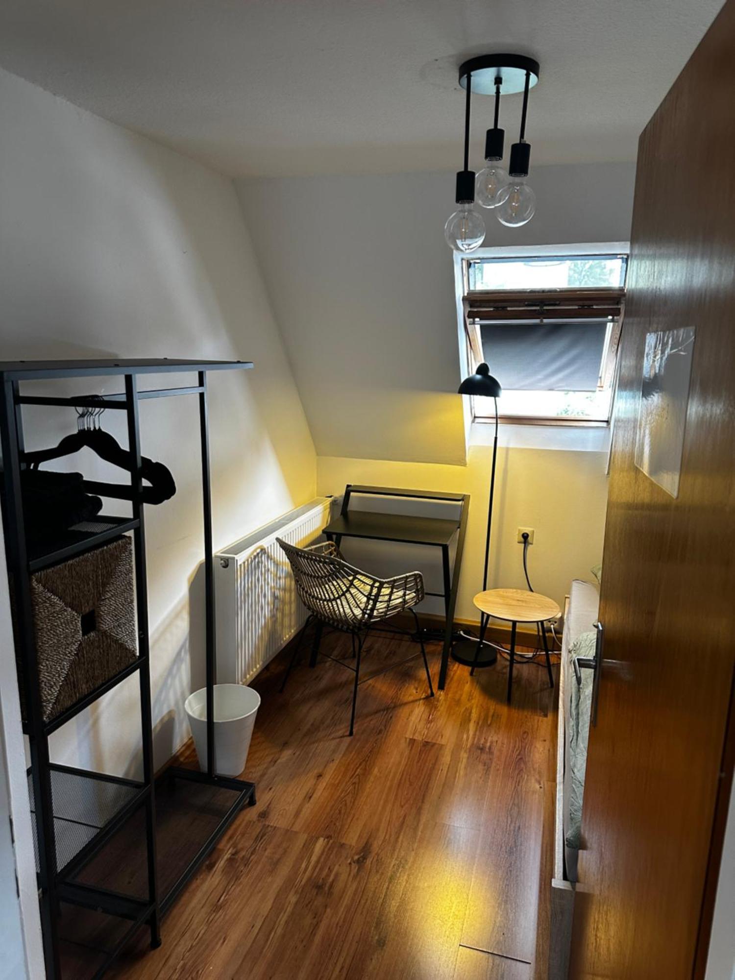 Einfaches Haus Mit Privatzimmern Und Gemeinschaftsraeumen Heilbronn Ngoại thất bức ảnh