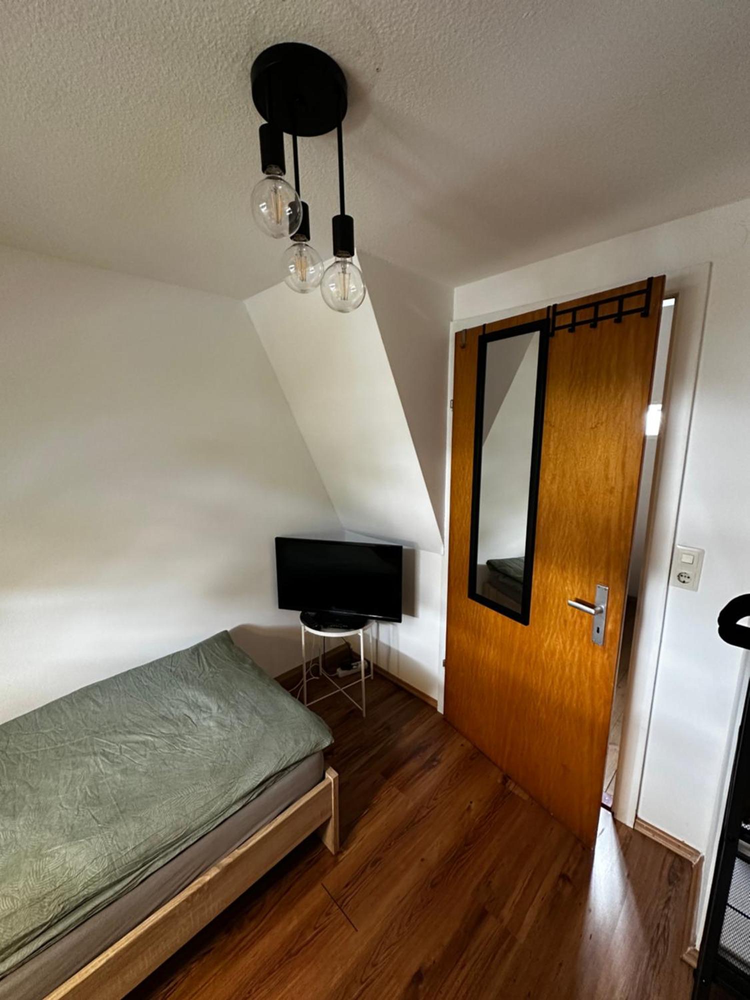 Einfaches Haus Mit Privatzimmern Und Gemeinschaftsraeumen Heilbronn Ngoại thất bức ảnh