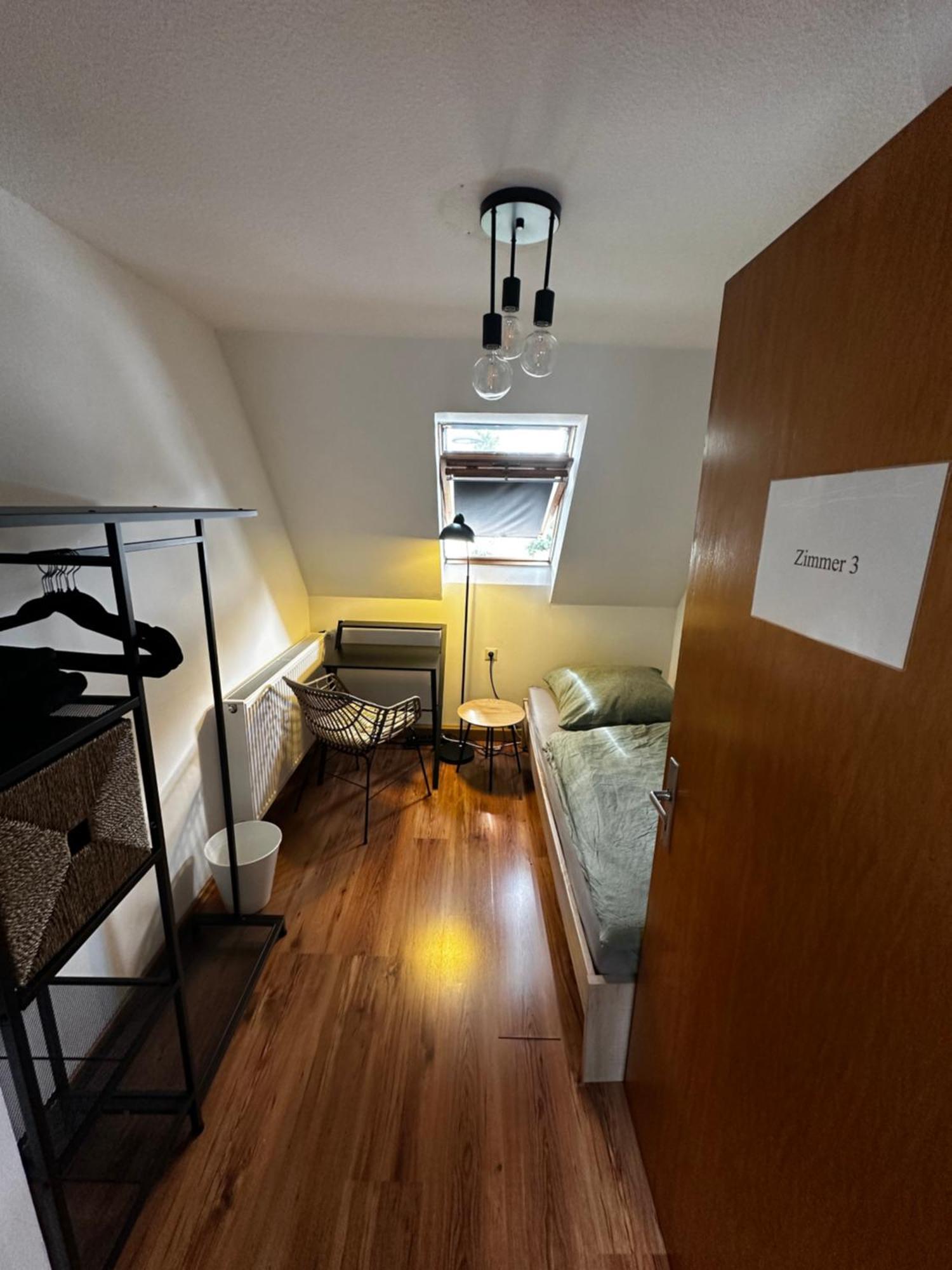 Einfaches Haus Mit Privatzimmern Und Gemeinschaftsraeumen Heilbronn Ngoại thất bức ảnh