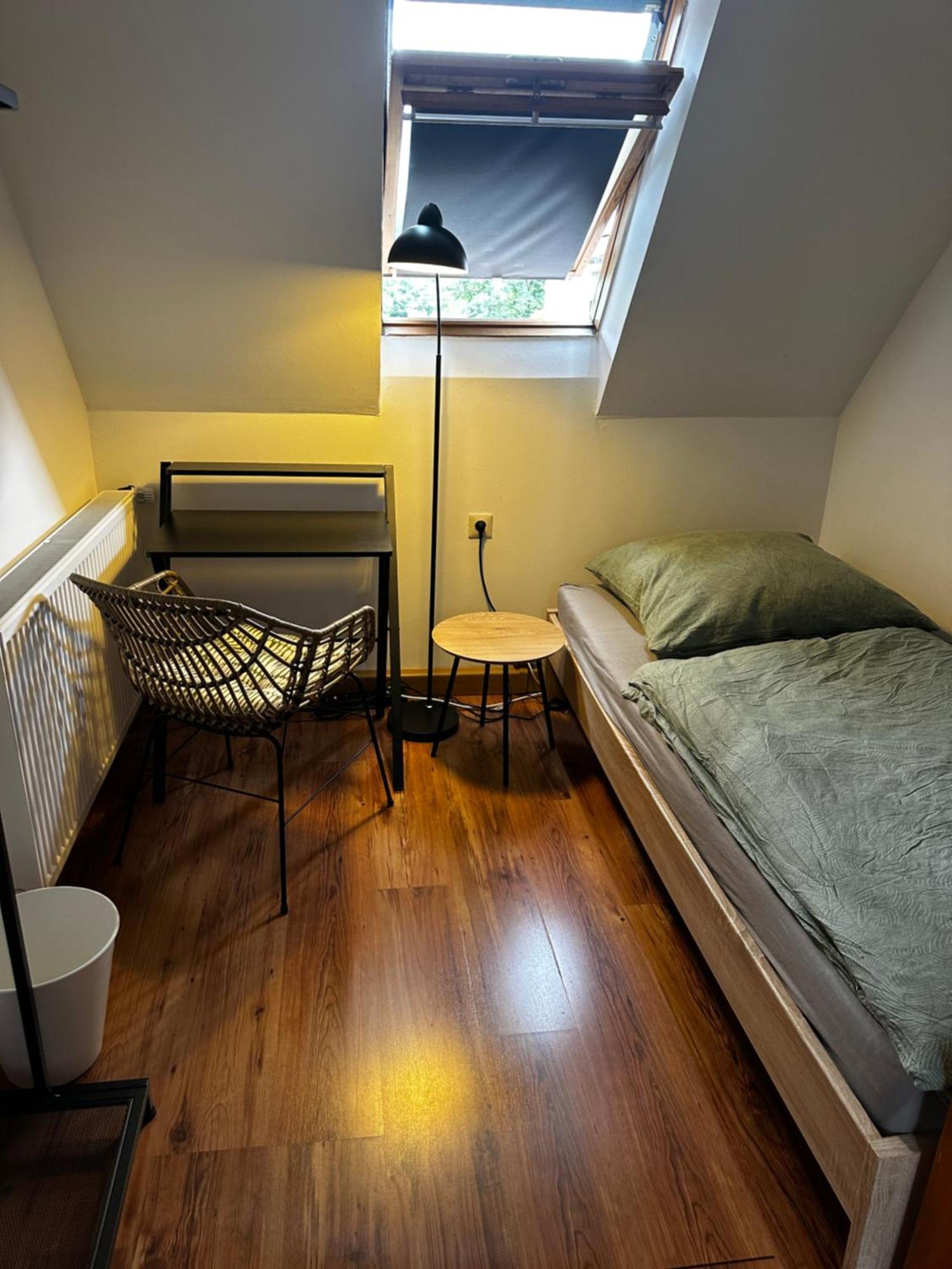 Einfaches Haus Mit Privatzimmern Und Gemeinschaftsraeumen Heilbronn Ngoại thất bức ảnh